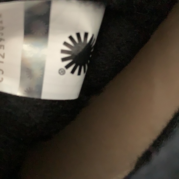 NWB authentic Ugg classic mini logo zip black boots - Picture 8 of 8